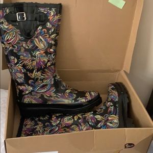 Rain boots with furry inside